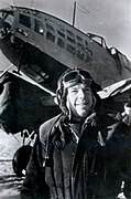 М.В.Симонов у самолёта (1942 г.).jpg