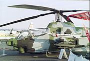 AH-1W è esposto nel 1990 al Mostra internazionale e esposizione di volo di Farnborough, Il numero di pale è impostato su 4.