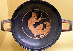 Muller espida no altar. Copa do pintor do Ágora, v 510-500. Museo do Ágora Antigo de Atenas