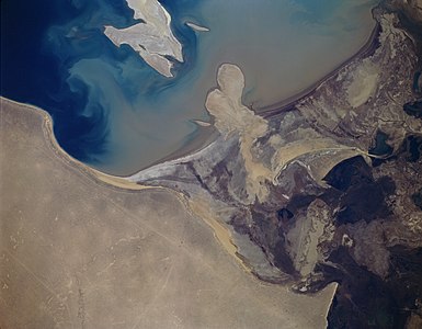 Delta de l'Amudarià que acaba en la conca endorreica del mar d'Aral[Nota 14]