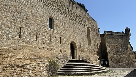 Parvis de l'église.