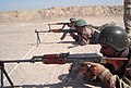 Irak askerleri RPK hafif makineli tüfeğiyle eğitimde.