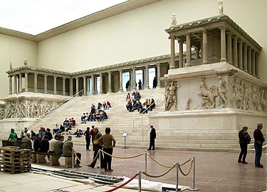 El gran altar de Pèrgam, en exhibició al Museu Pergamon de Berlín, Alemanya