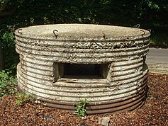 En sirkulær pillbox – Sheephatch Lane, Tilford, England