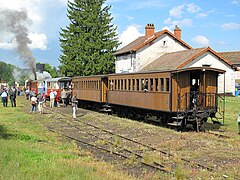 Les voitures C 109 et C 121 des Voies Ferrées du Velay.