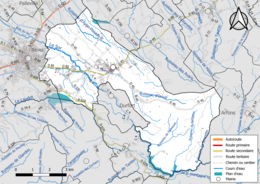 Carte en couleur présentant le réseau hydrographique de la commune