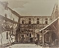 Vue de l'hôtel Chabouillé à Moret-sur-Loing avant que sa façade ne soit démontée pour être remontée à Paris.