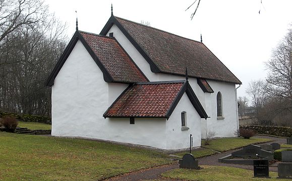 Högstena kyrka är en typisk romansk kyrka byggd på 1100-talet i Västergötland.