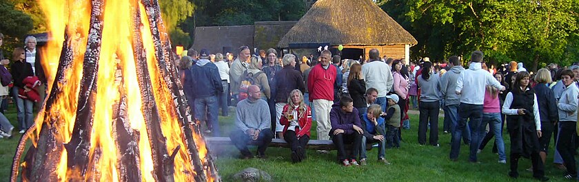 Die Mittsommerfeier an der Taverne von Altja beginnt ...