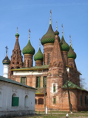 Crkva svetog Nikolaja Mokrog sa karakterističkim kupolama u Jaroslavskom stilu.