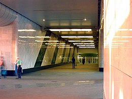 Подходной коридор к центральному залу станции. 26 мая 2003 года
