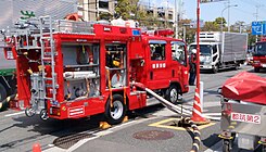 シャッター式の例（開放時） 消防ポンプ自動車(CD-I) いすゞ・エルフ （横浜市消防局）