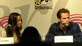 Zoe Saldana & Chris Pine at WonderCon 2009.JPG