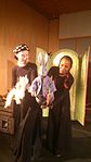 "Beatrix värld" av Dockteatern Tittut, fritt efter Beatrix Potters barnsagor. Dockspelarna Maria Selander och Lisette Merenciana som vuxen och ung Beatrix (2015)