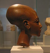 Tête d'une princesse amarnienne, vers 1345 av. J.-C.