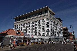 Building on Long Beach boardwalk