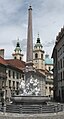 Replika Air Mancur Robba di Town Square, Ljubljana. Bagian pahatan dari air mancur ini dibuat dari marmer Carrara, obelisk dibuat dari kapur Lesno Brdo lokal, sementara kolamnya dibuat dari kapur Podpeč lokal.