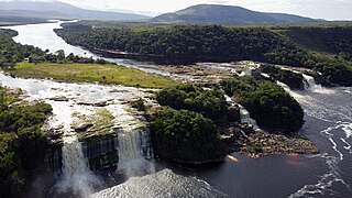 Wasserfälle El Hacha und Ucaima, Carrao-Fluss und Canaima-Lagune