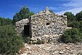 La Liquière à Calvisson, Gard : ensemble de trois cabanes contiguës disposées en L