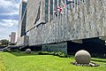 Esferas de piedra de Diquís frente a la entrada de la Corte Suprema de Justicia de Costa Rica, San José