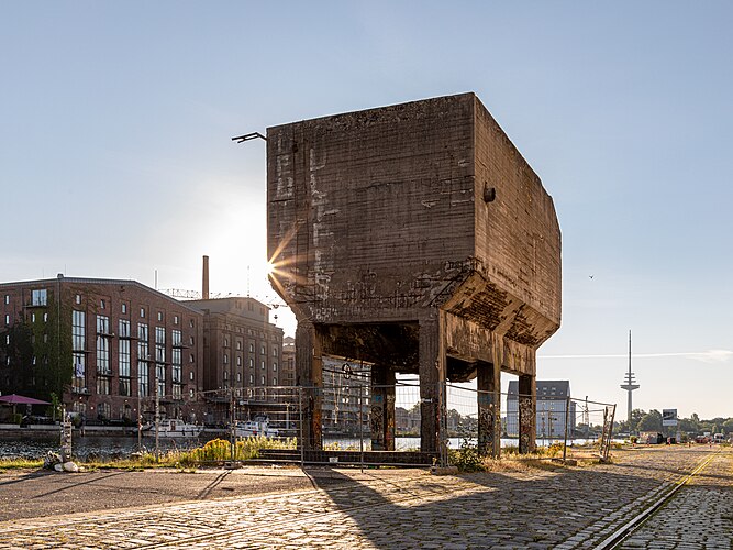 Заброшенный бункер для сыпучих грузов («Слон») в речном порту Мюнстера, Северный Рейн-Вестфалия
