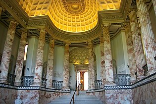 Die Stone Hall in Holkham Hall