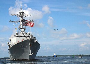 USS Momsen vstopa v zaliv Panama City (20. avgust 2004, Florida)