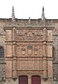 Universidade de Salamanca, a máis prestixiosa das españolas. Máis que pola súa contribución ao aumento do saber (ancorado no neoescolasticismo), déronlle fama as espectaculares disputas entre estudantes e ordes relixiosas que controlaban os distintos colexios. Os intentos ilustrados por reformala (Meléndez Valdés) foron inútiles.[33]