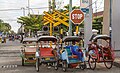 Beberapa becak yang sedang terparkir di dekat PJL 3A/3B.