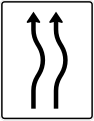 Zeichen 513-21 Verschwenkungstafel; Darstellung ohne Gegenverkehr: zwei­streifig nach rechts und zurück
