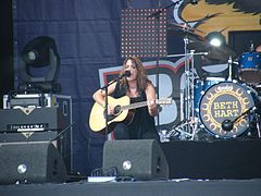 Beth Hart BosPop 2009.jpg