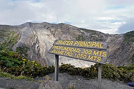 Crater Irazu volcano CRI 01 2020 3694.jpg