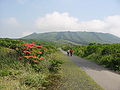 کوه میهارا در جزیرهٔ ایزو اوشیما. برای بهتر دیدن عکس بر روی آن کلیک کنید.