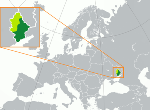  深綠：亲俄政府實際統治區域，含2022年俄羅斯入侵烏克蘭中佔領的領土   淺綠：主張的領土，但现今未實際管轄區域（顿涅茨克州）
