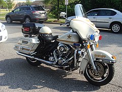 Une Harley-Davidson Electra Glide, moto de la police santhéodorienne.