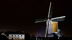 's Avonds verlichte molen