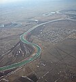 Vista aérea del curso del río Ural, entre Oral y Atyrau (Kazajistán)