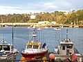 Le port d'Audierne, le pont d'Audierne et le château de Locquéran vus depuis le quai Jean-Jaurès du port d'Audierne