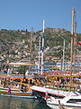 Hafen von Alanya mit Festungsmauer