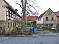 Wohnstallhaus, Stall, Seitengebäude und Scheune eines Dreiseithofes