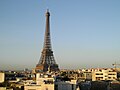 An Tour Eiffel yw tirnos yn Paris.