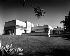 Hollyhock House desde cuesta abajo, 1921