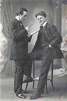 Frode Nielsen mit Albert Elmstedt (um 1918).jpg