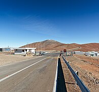 Entrada principal del Observatorio Paranal.