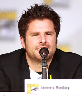 James Roday, en 2013 lors du Comic Con de San Diego, interprétant Shawn Spencer