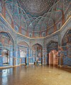 Saal mit Mihrab-Nische und Minbar-Treppe