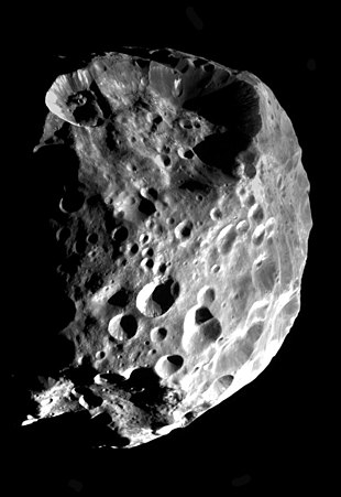 Saturnmond Phoebe, aufgenommen von Cassini-Huygens am 11. Juni 2004