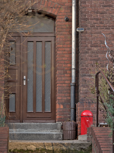 Red refuse bin, Werdauer Weg