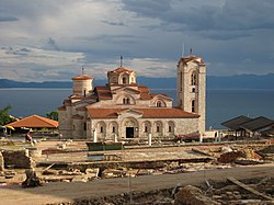 Церква Святого Пантелеймона та Охридське озеро