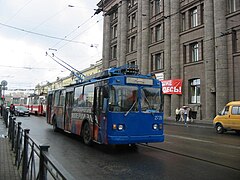 Saint Petersburg trolleybus 2728 2005-07 1122814892 Lenin Square ZiU-9.jpg